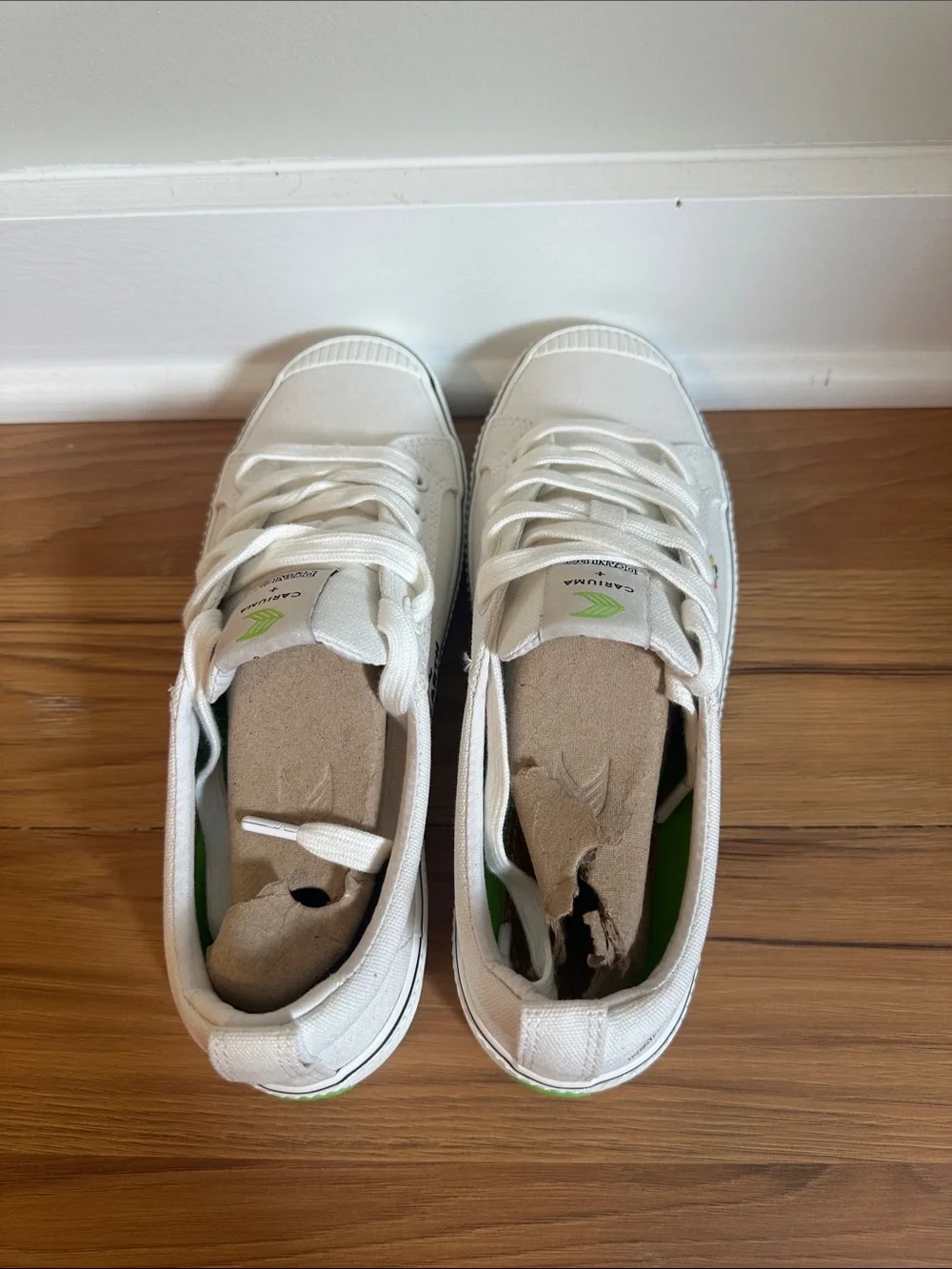Cariuma Kids White Canvas Low-Top Sneakers